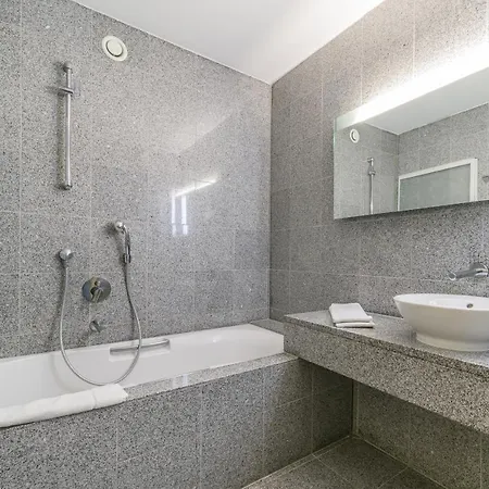 Cosmopolite Nieuwpoort-bad מלון 4*