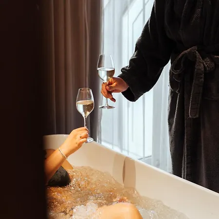 מלון Cosmopolite Nieuwpoort-bad 4*