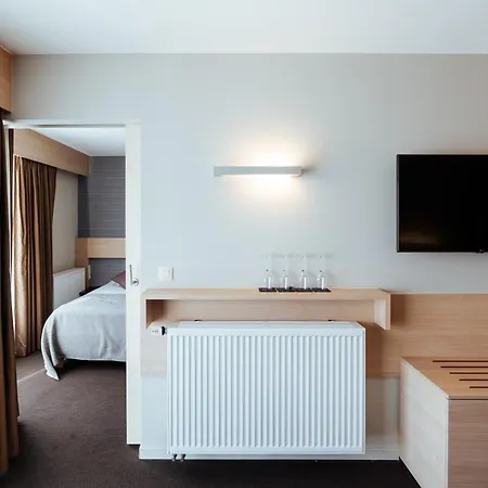 מלון Cosmopolite Nieuwpoort-bad 4*