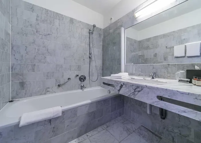 Cosmopolite Nieuwpoort-bad 호텔 4*