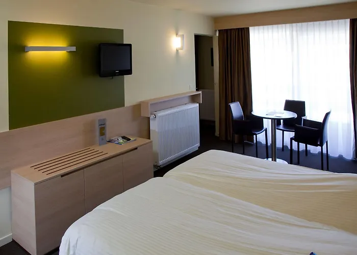 호텔 Cosmopolite Nieuwpoort-bad 4*